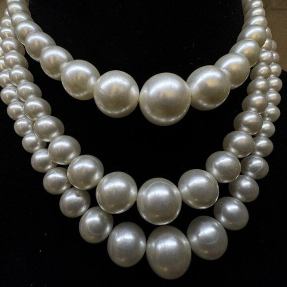 Necklace,Faux pearls,White Pearl Waterfall Style,Metal clasp, Hook closure.! - Picture 3 of 8